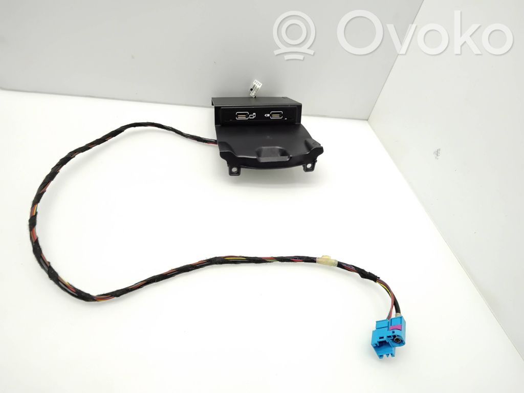 Mercedes-Benz CLA C117 X117 W117 Gniazdo / Złącze USB 
