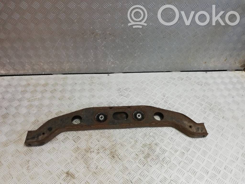 Front differential mounting bracket
