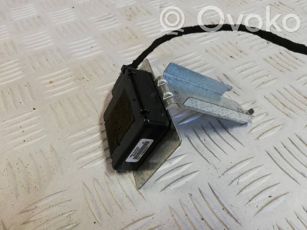 GPS-pystyantenni   CJ5T19H464CB