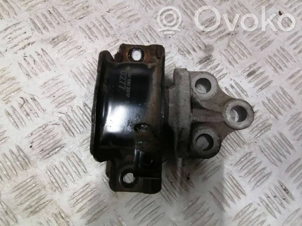 Engine mount bracket   468646740