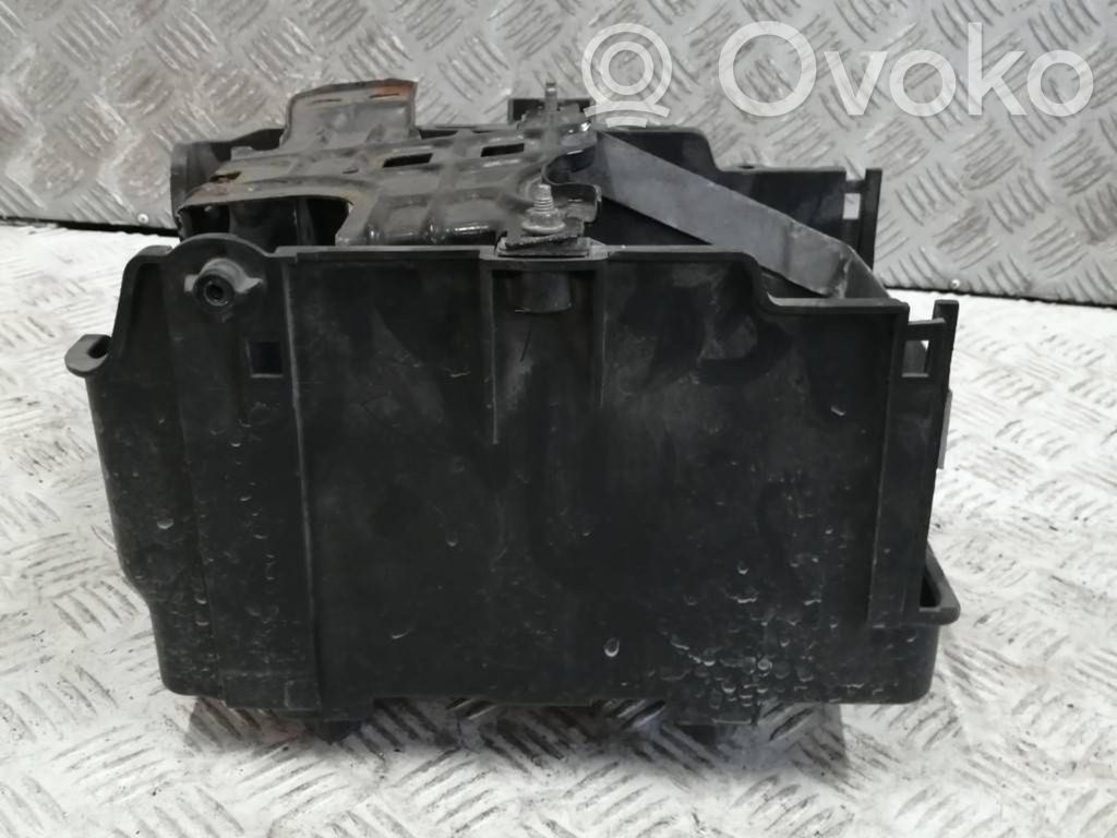 Battery box tray   8V2110723BD