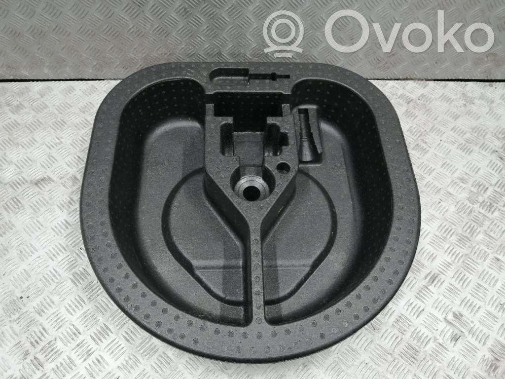Ford Focus Tool box 