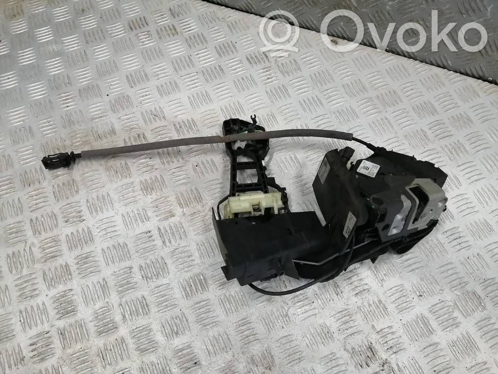 Ford Focus Priekšpusē slēdzene 