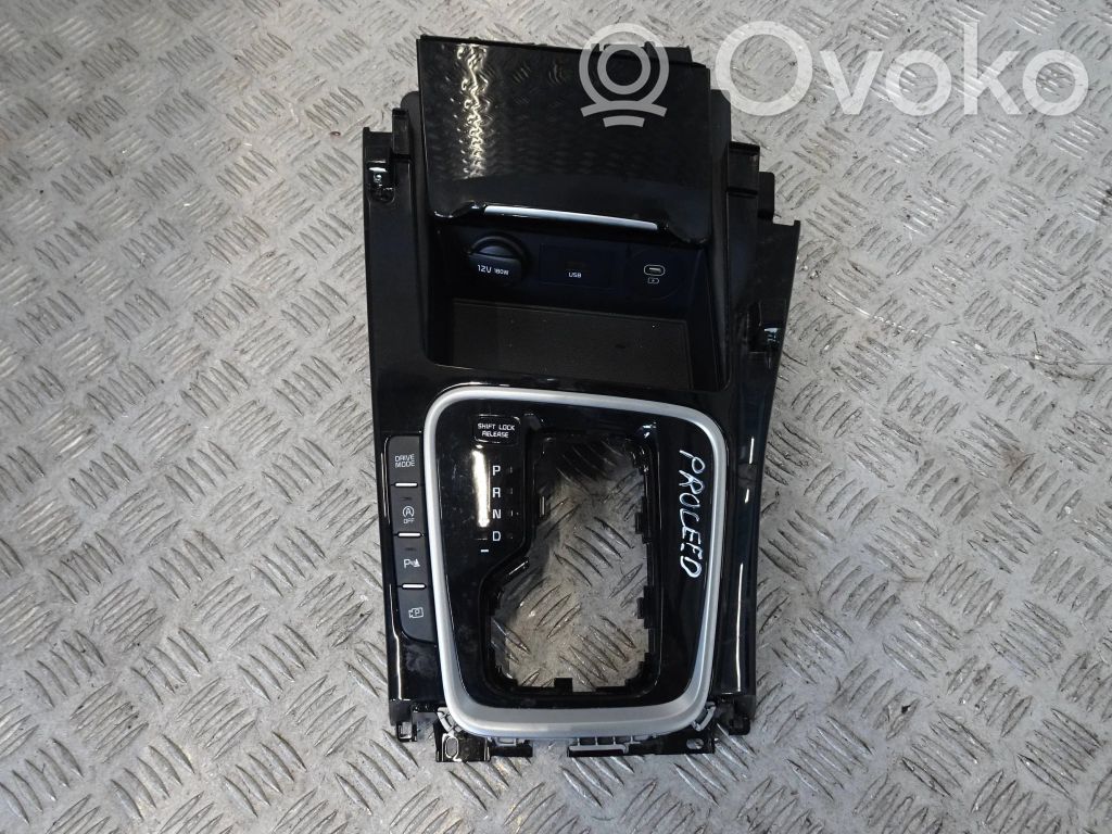 KIA Pro Cee'd III Consola de plástico de la palanca de cambios 