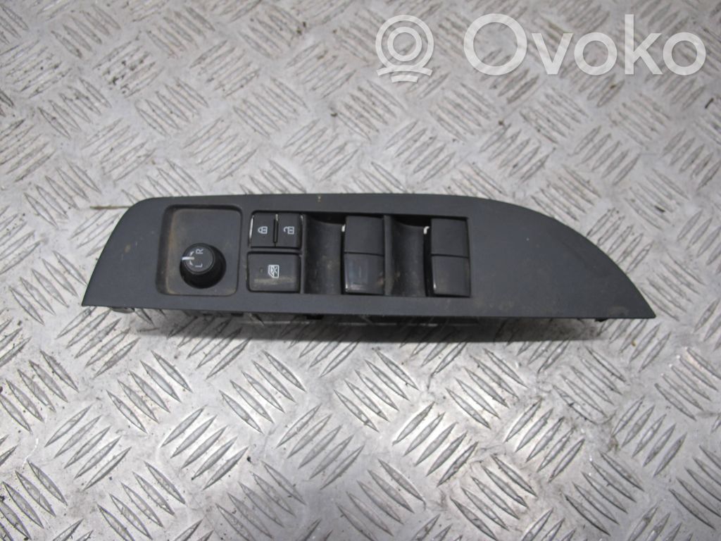 Electric window control switch   8404002280