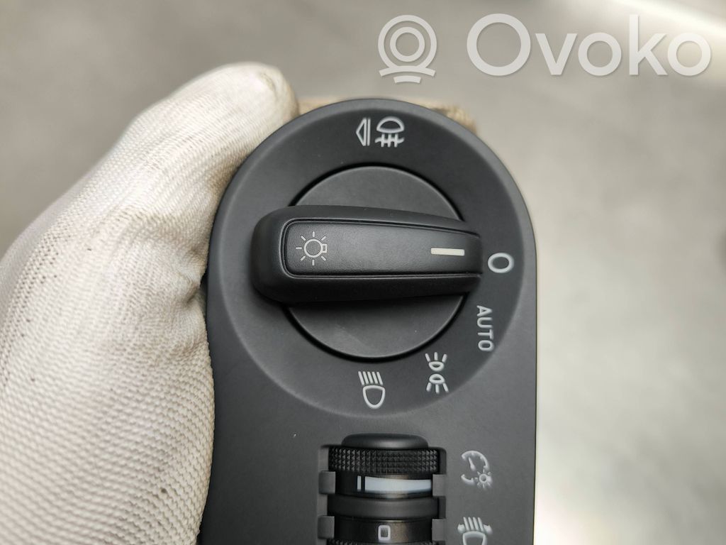 Audi A1 Front seat light 
