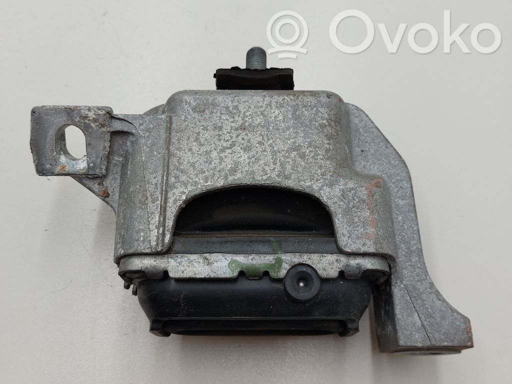Engine mount bracket   G2005000