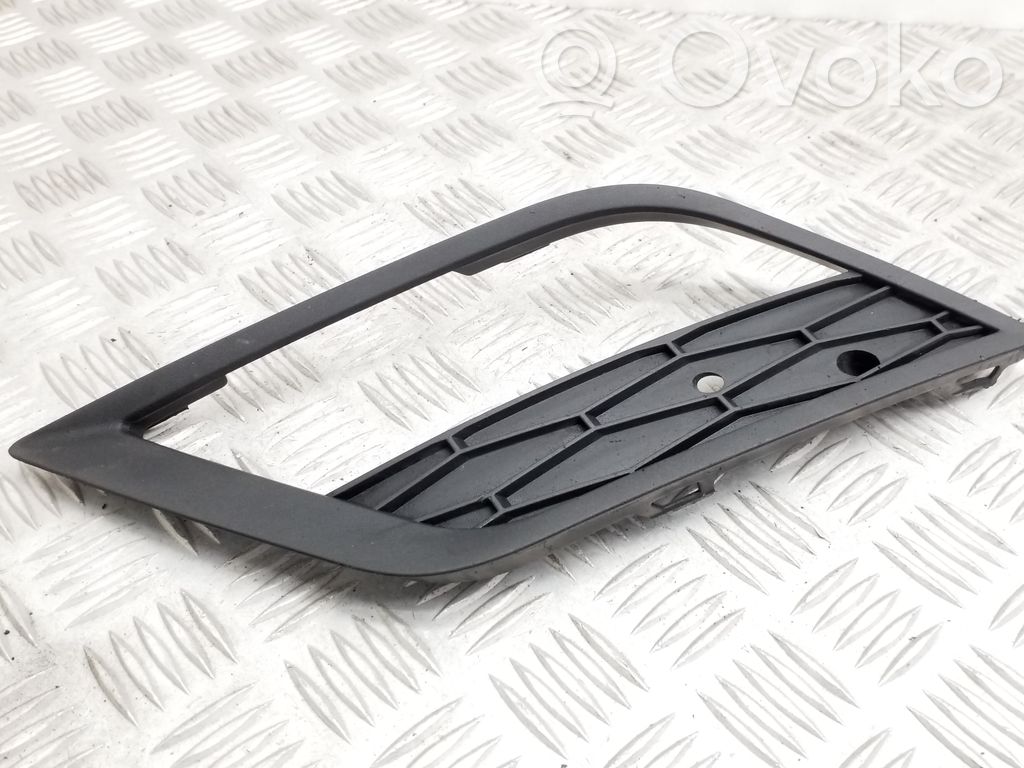 Seat Leon (5F) Verkleidung Nebelscheinwerfer / Gitter vorne 