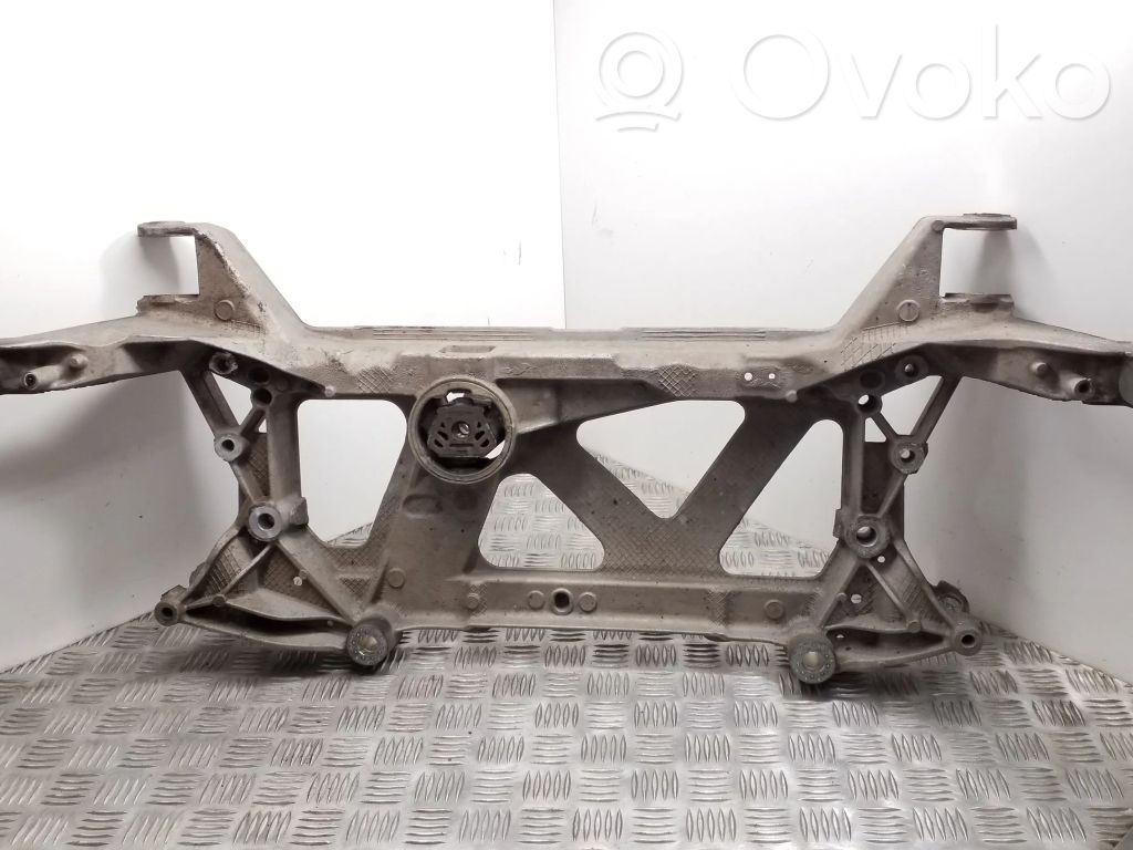 Audi A3 S3 8V Priekinis traversas 
