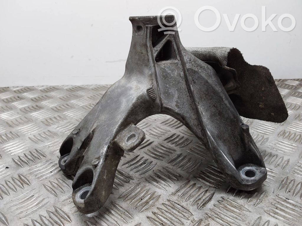 Audi Q5 SQ5 8R Engine mounting bracket 