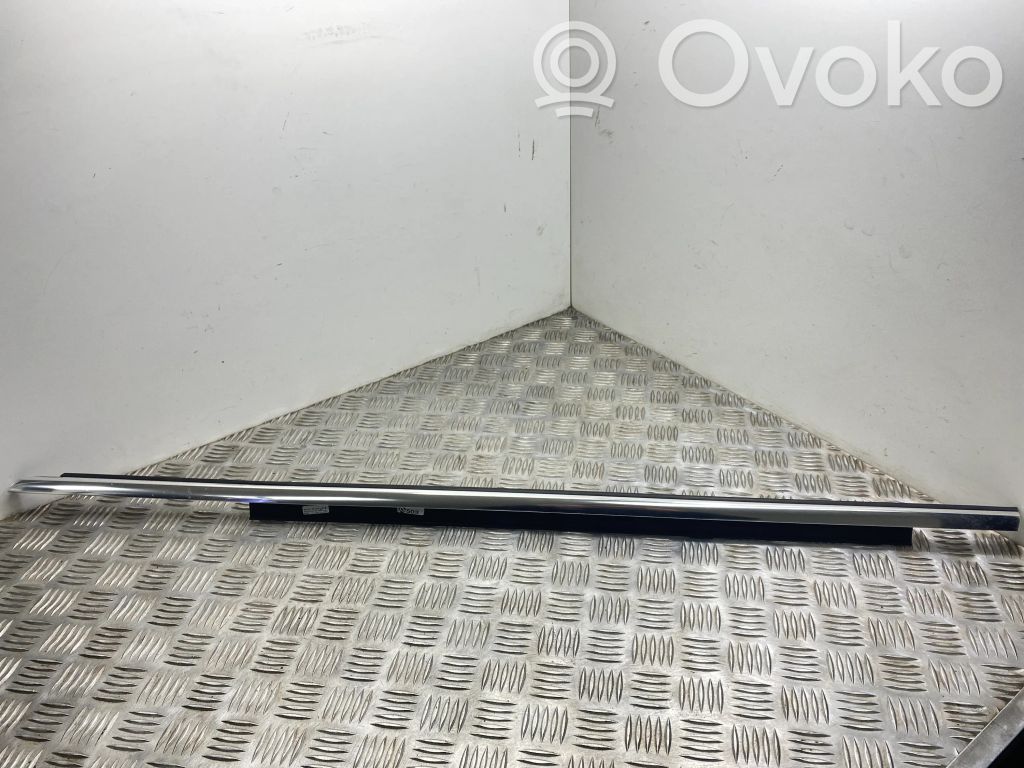 Audi Q5 SQ5 8R Listwa / Uszczelka szyby drzwi przednich 