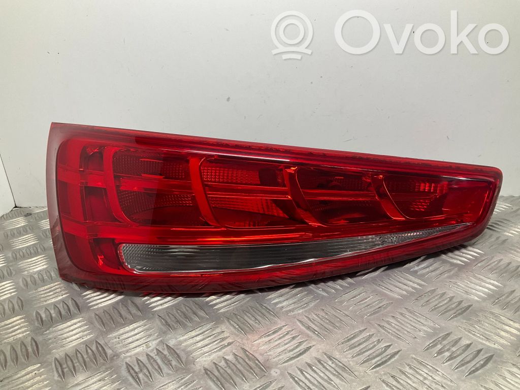 Audi Q3 8U Aizmugurējais lukturis pārsegā 