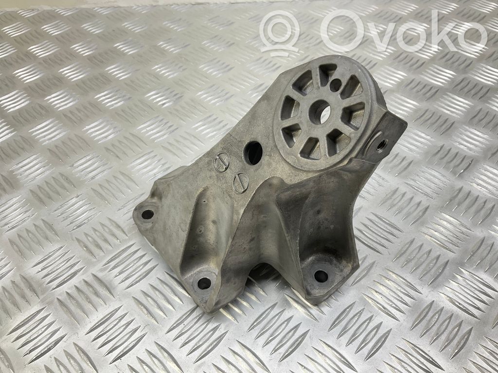 Volkswagen Touareg II Engine mounting bracket 