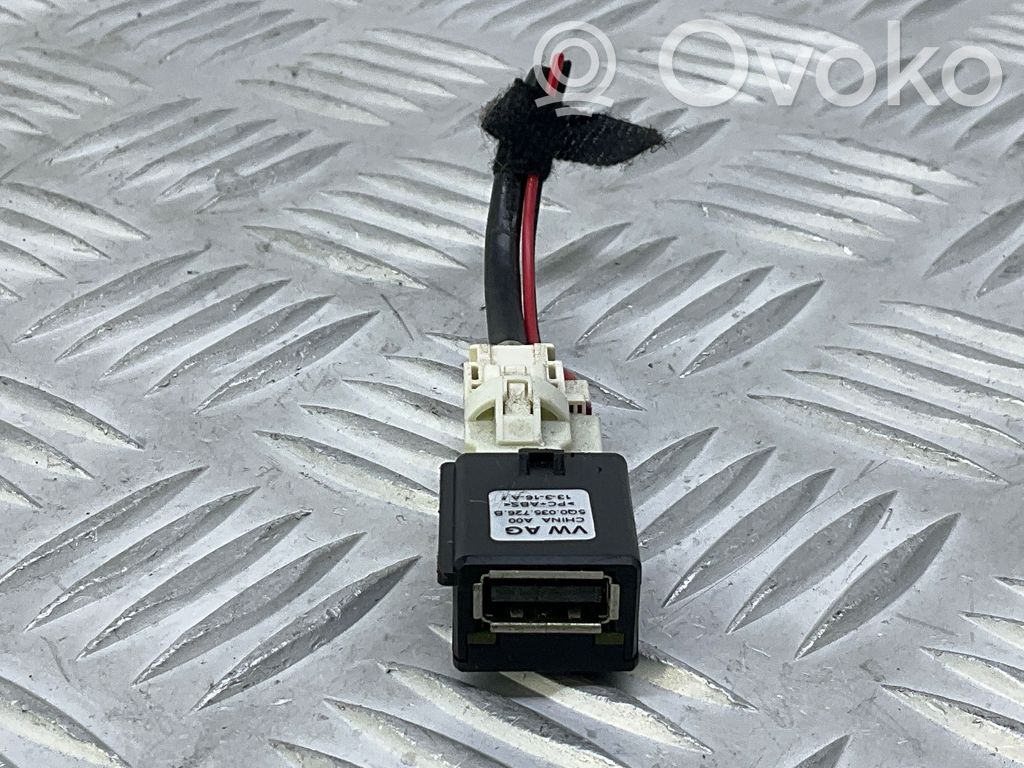 Enchufe conector USB   5Q0035726B