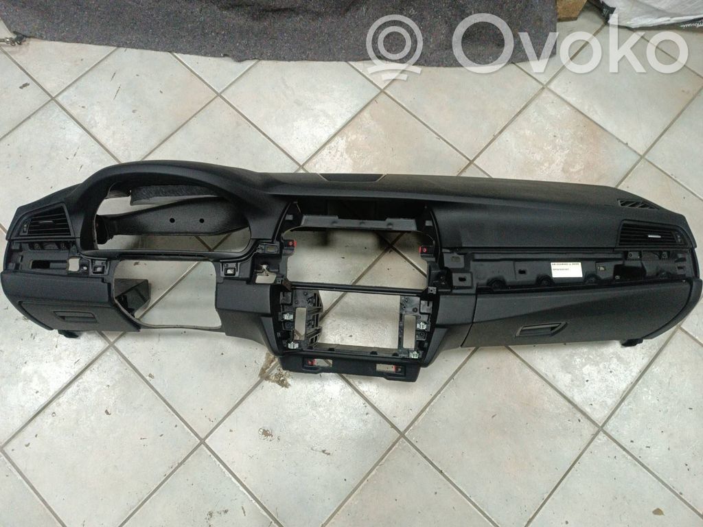 BMW 5 F10 F11 Deska rozdzielcza 