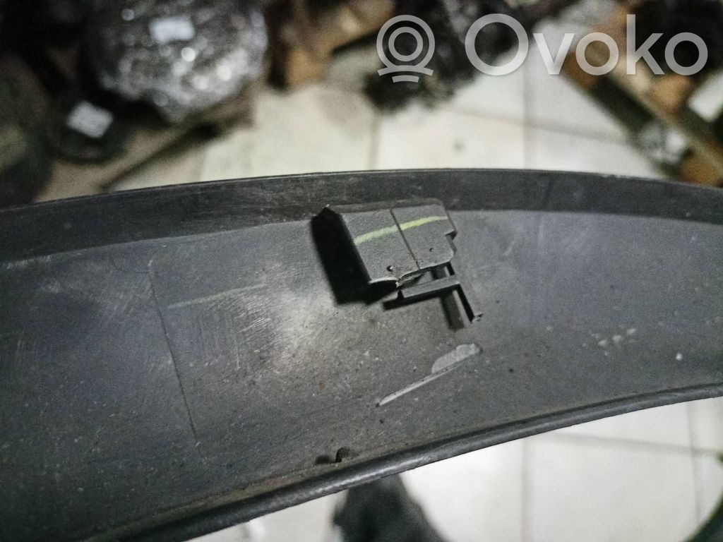 Rear arch trim   TD1151W31