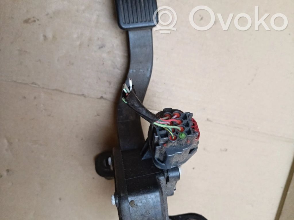 Accelerator throttle pedal   7T439F836AC
