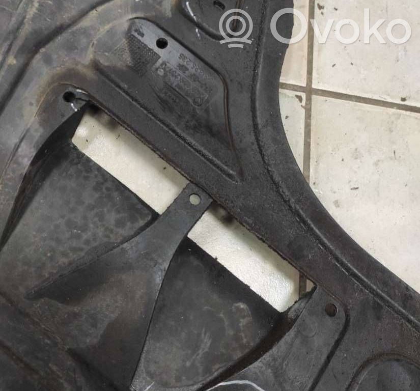 Volkswagen PASSAT CC Osłona dolna silnika 