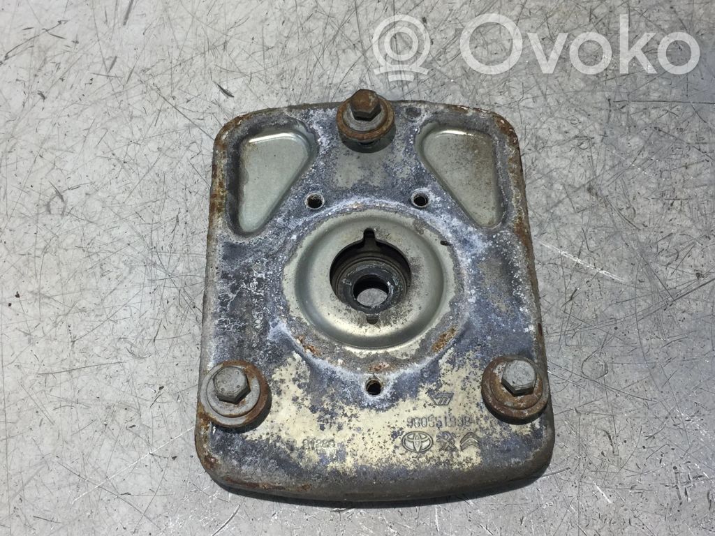 Toyota Proace Soporte de puntal superior delantero 