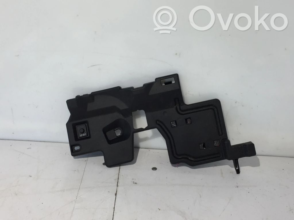 Toyota Yaris Element deski rozdzielczej / dół 