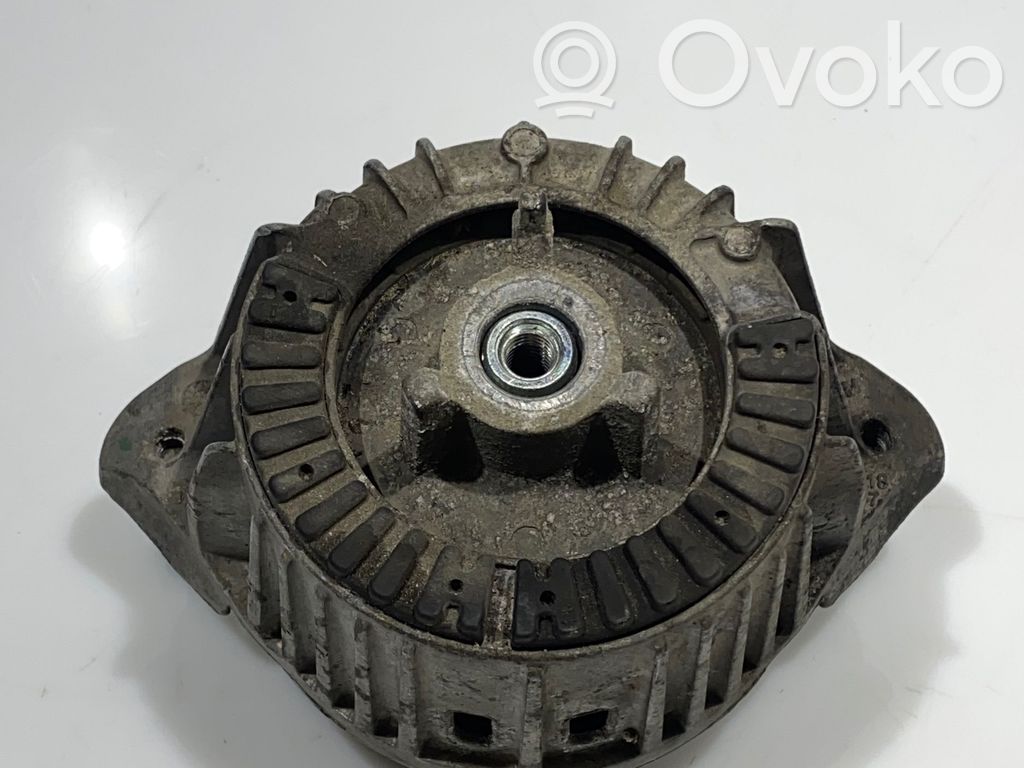 Mercedes-Benz C W204 Engine mount bracket 