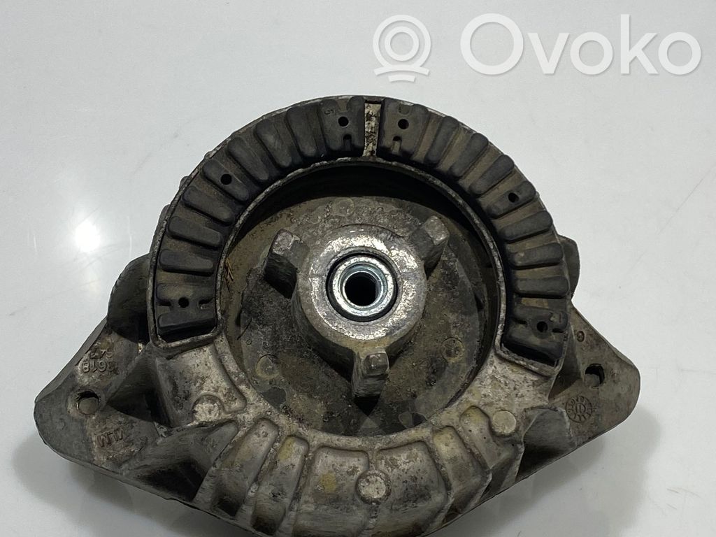 Mercedes-Benz C W204 Engine mount bracket 