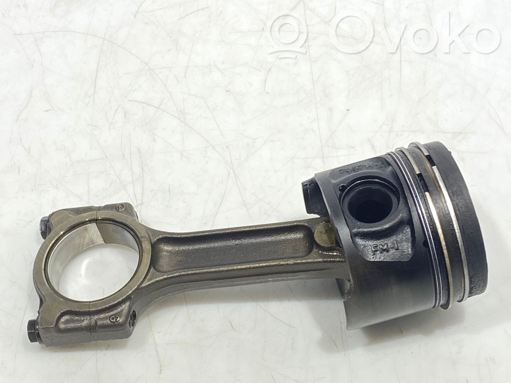 Renault Clio IV Piston avec bielle 
