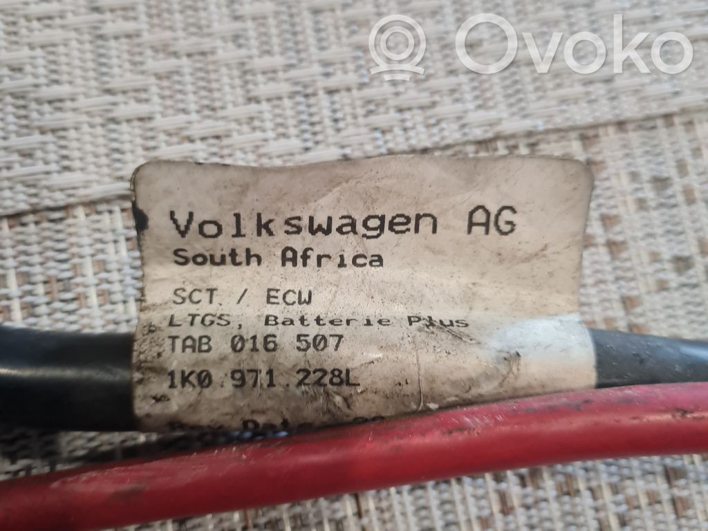 Volkswagen Jetta V Pluskaapeli (akku) 