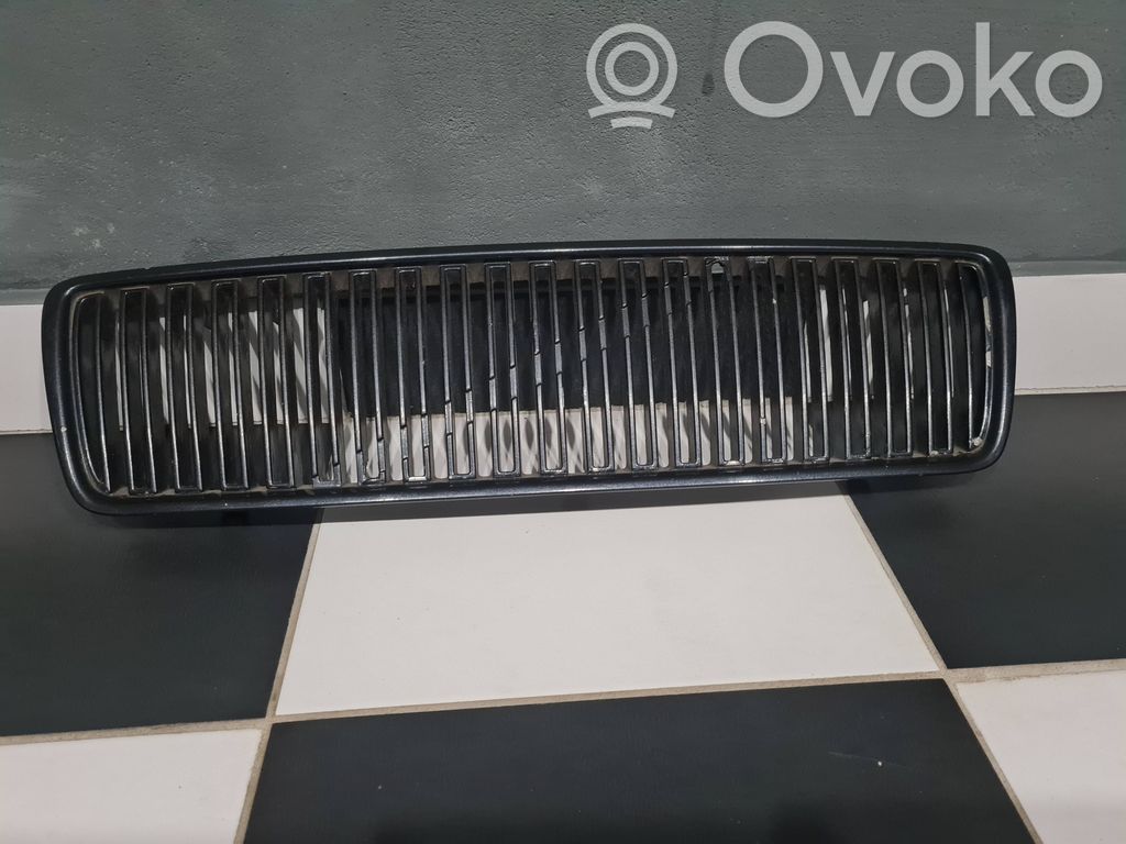Volvo S80 Augšējais režģis 