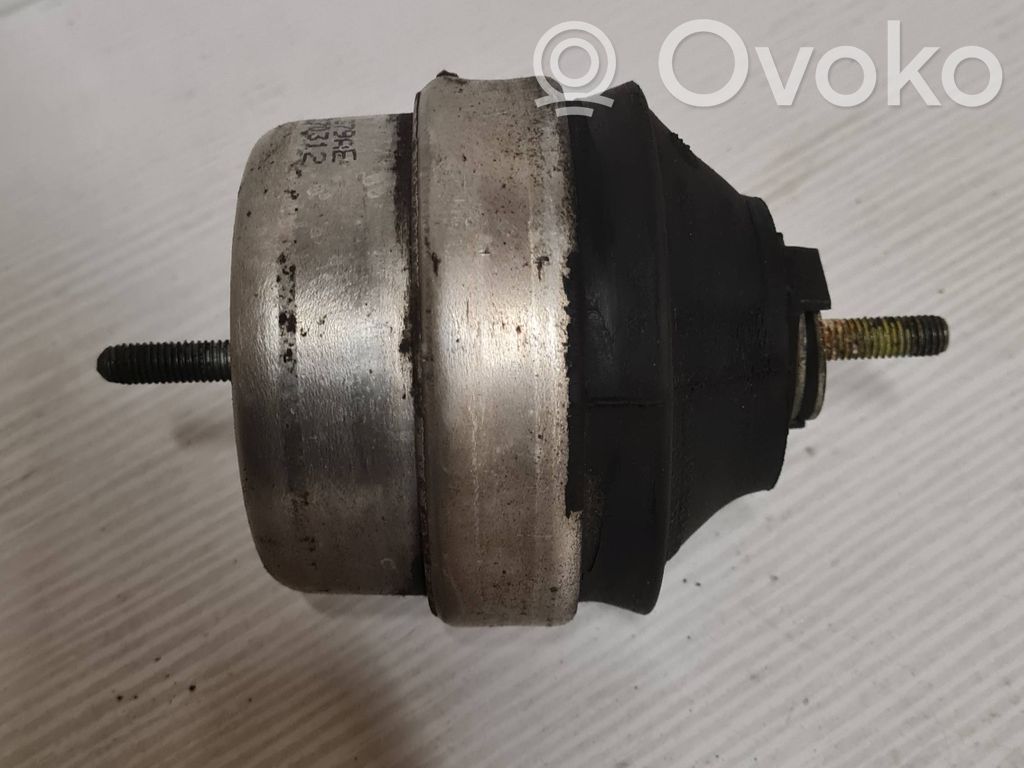 Volkswagen PASSAT B5.5 Engine mount bracket 