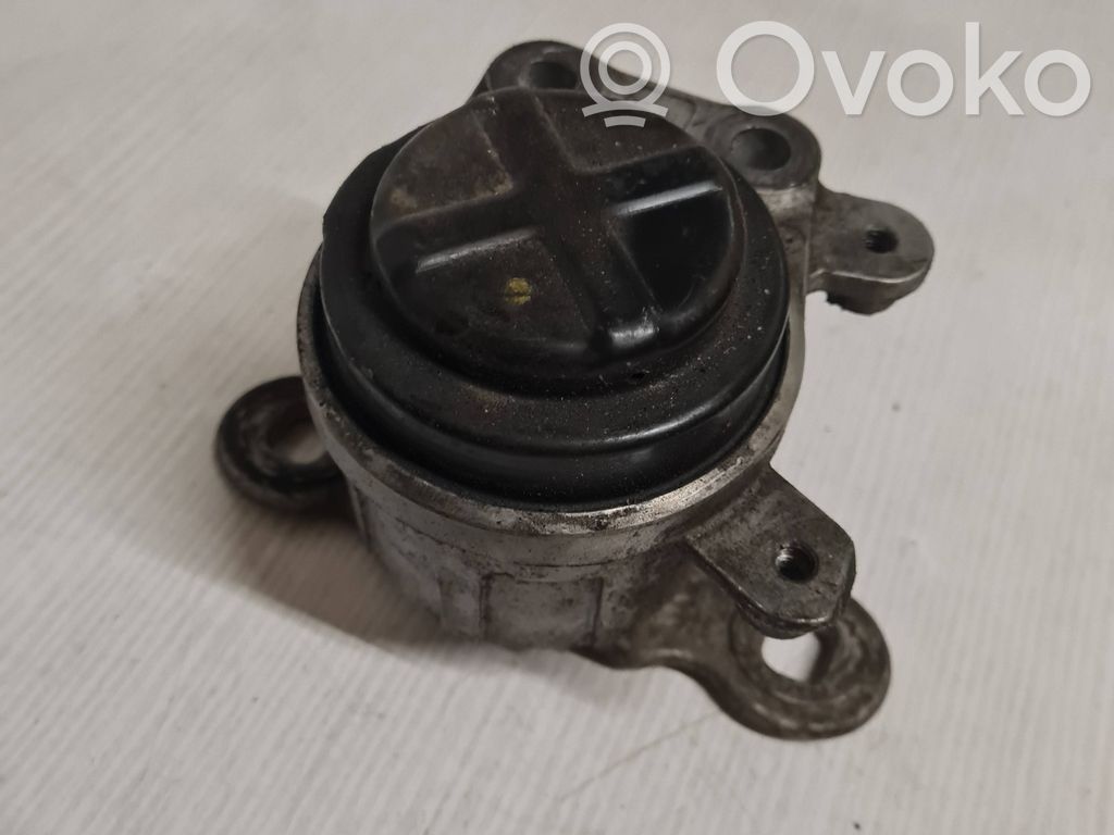 Ford Mondeo Mk III Engine mount bracket 
