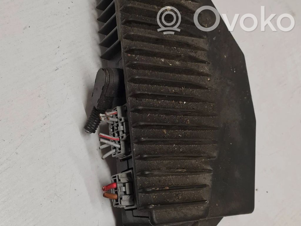 Volvo V70 Sound amplifier 