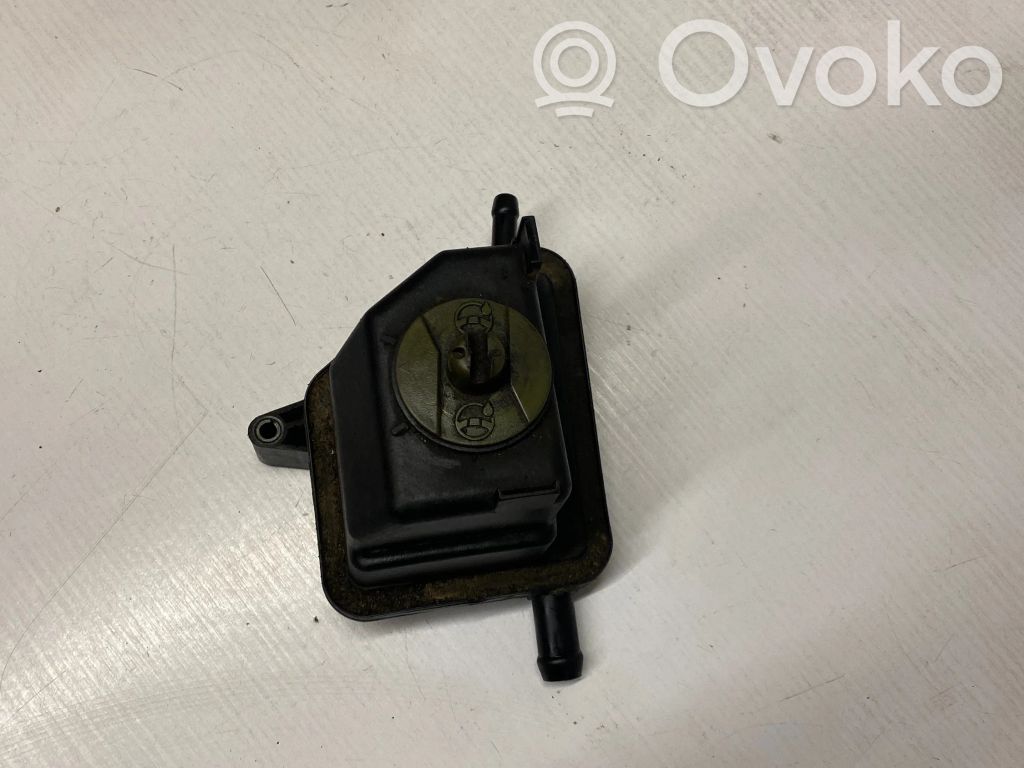 Volkswagen Golf IV Ohjaustehostimen nestesäiliö 
