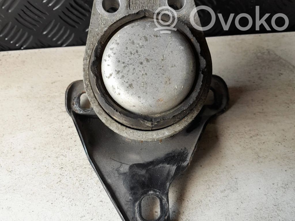 Ford Mondeo Mk III Engine mount bracket 
