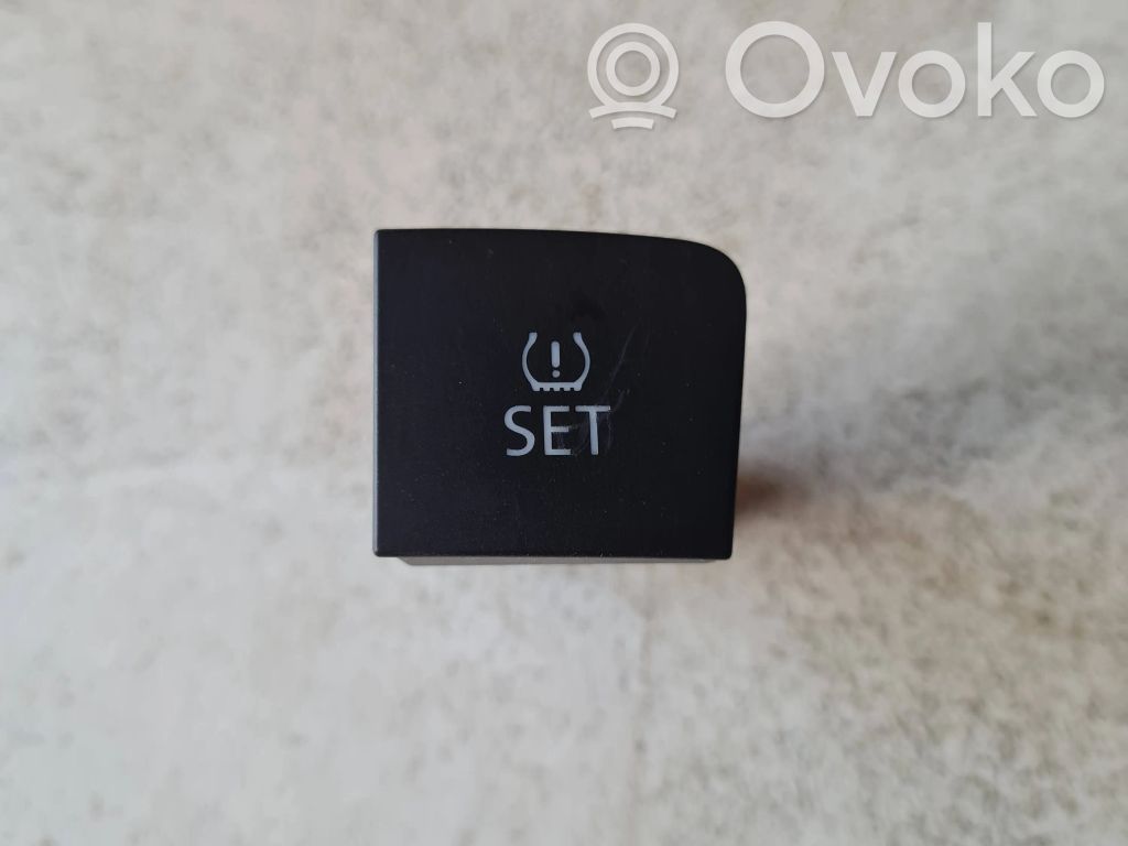 Volkswagen PASSAT CC TPMS reset button 