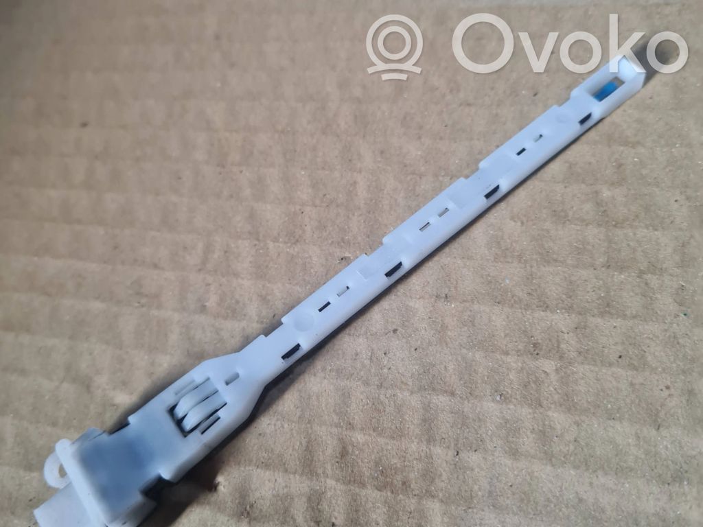 Interior temperature sensor   6913397,71893