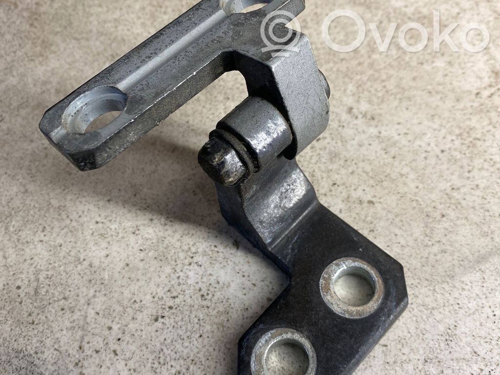 Volkswagen Phaeton Front door upper hinge 