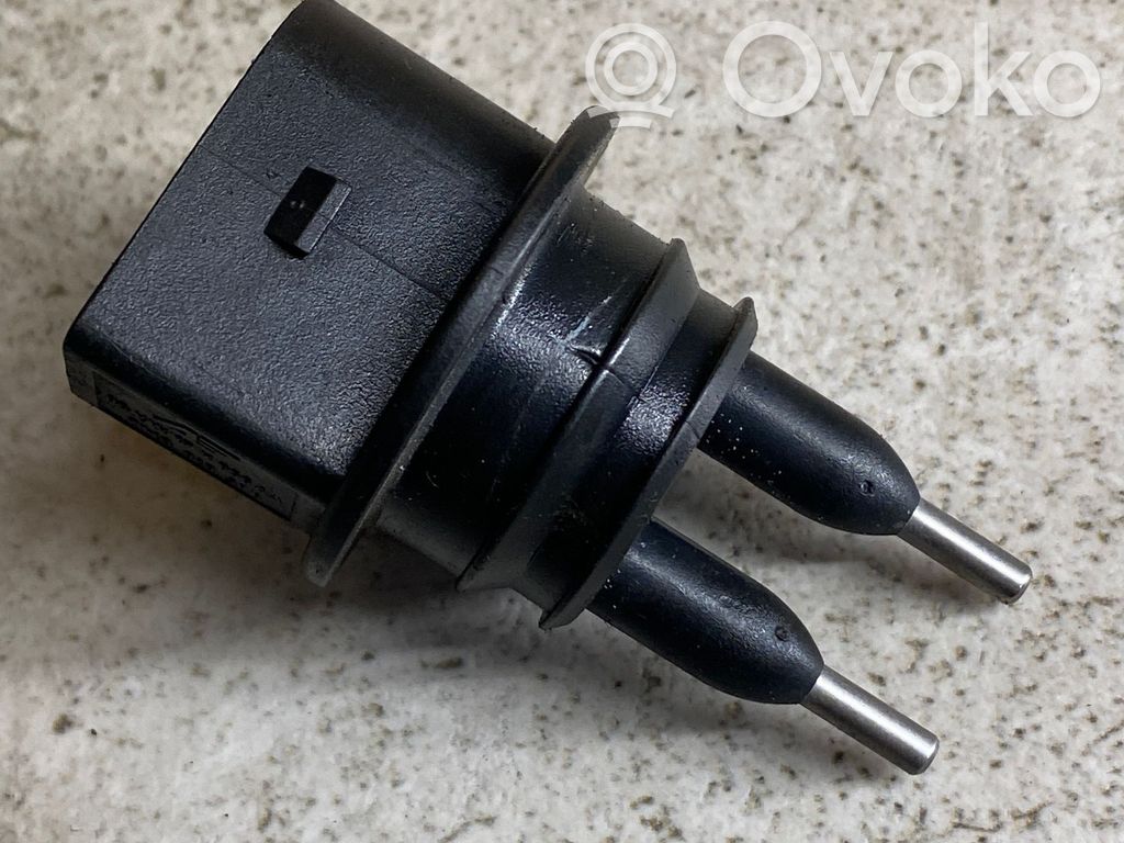Audi A6 S6 C5 4B Czujnik poziomu płynu do spryskiwaczy szyby przedniej / czołowej 
