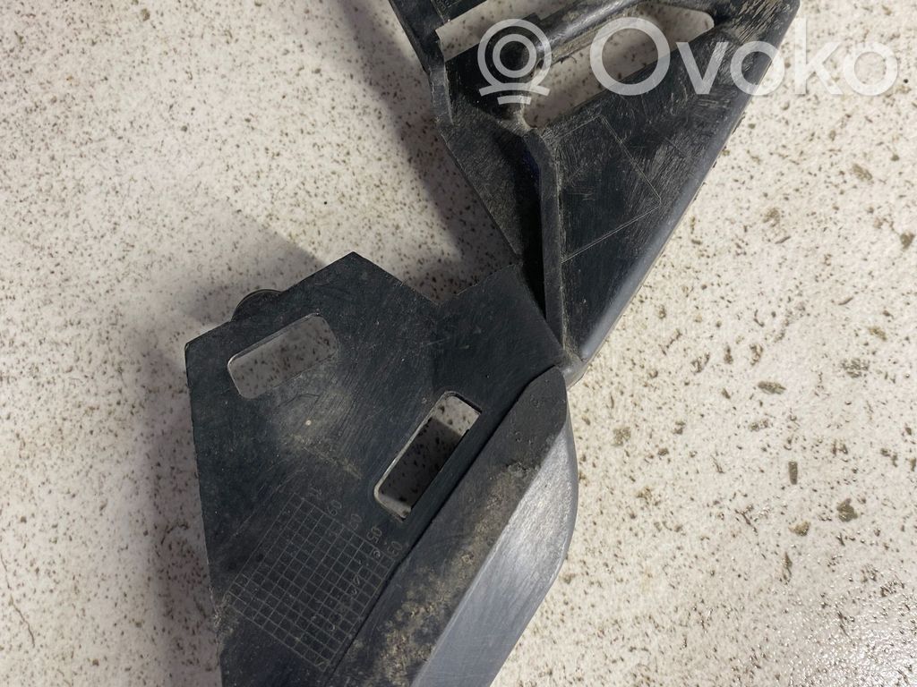 Volvo V50 Headlight/headlamp mounting bracket 