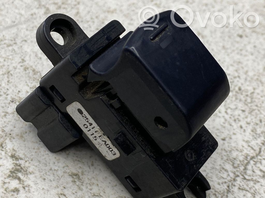 Nissan Pathfinder R51 Electric window control switch 