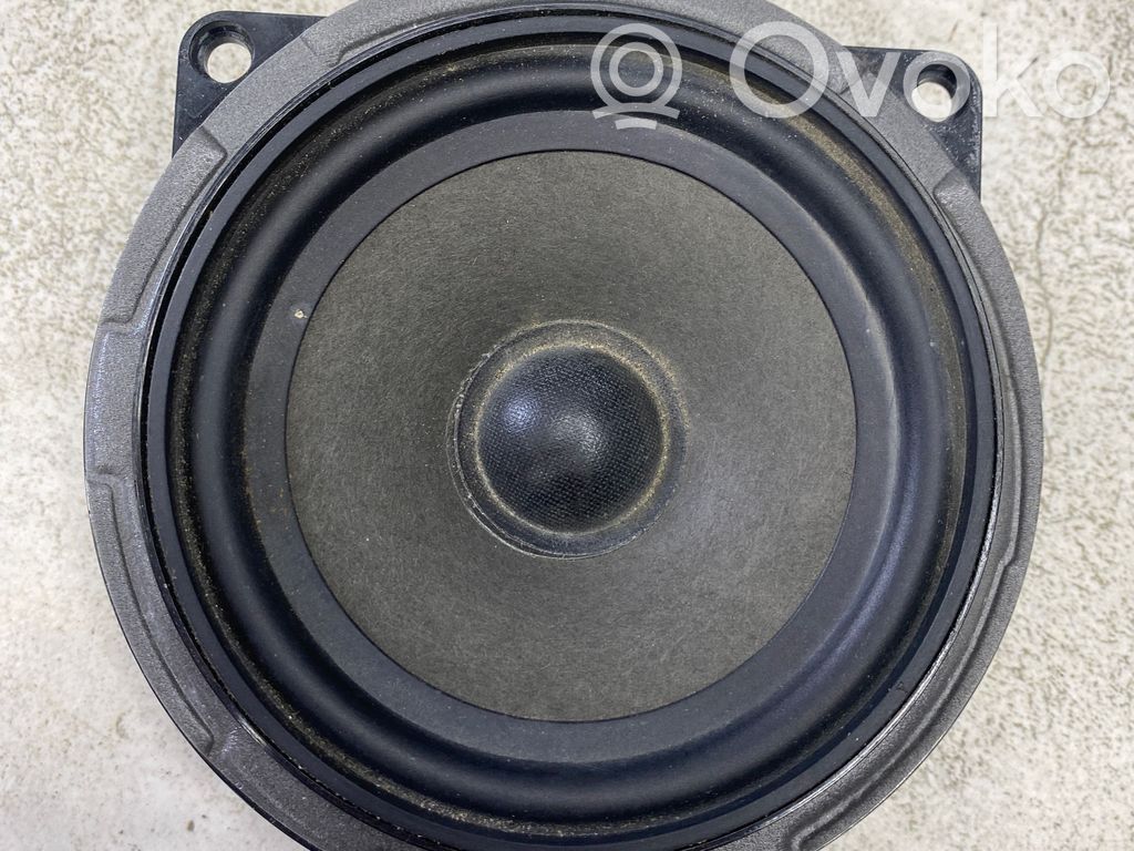 BMW 1 E81 E87 Etuoven kaiutin 