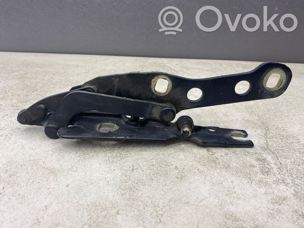 Engine bonnet/hood hinges   82001
