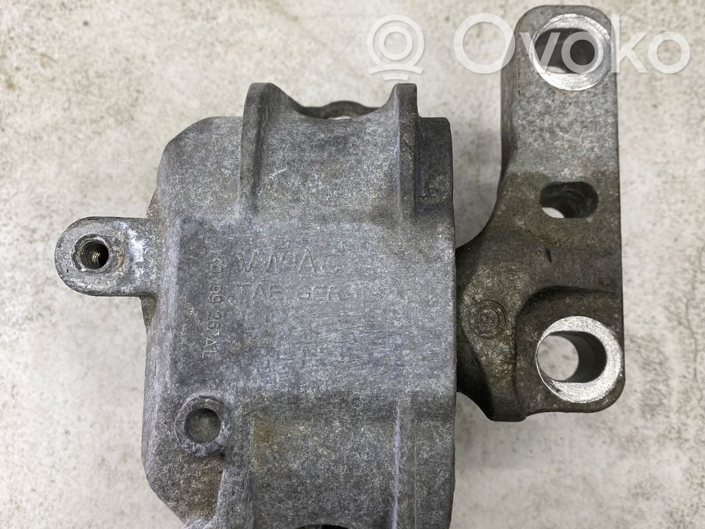 Volkswagen Golf V Engine mount bracket 