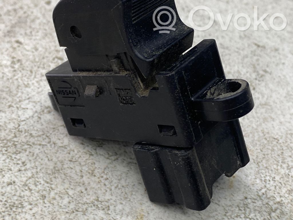 Nissan Pathfinder R51 Electric window control switch 