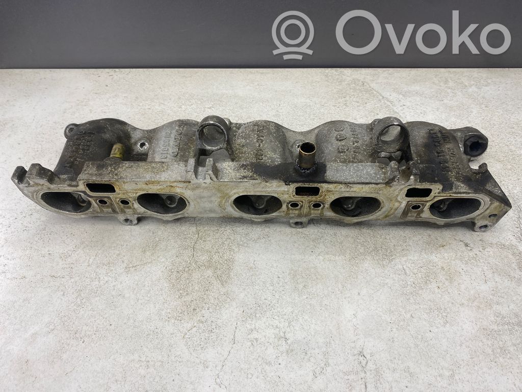 Volvo V70 Intake manifold 