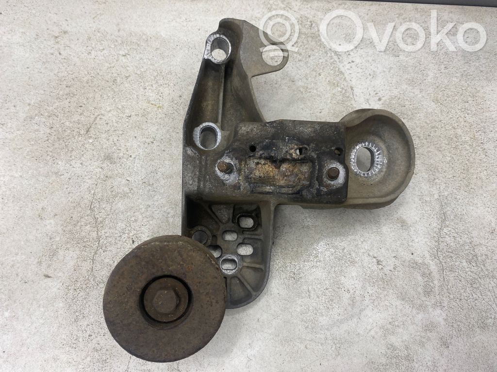 Audi A4 S4 B6 8E 8H Engine mounting bracket 