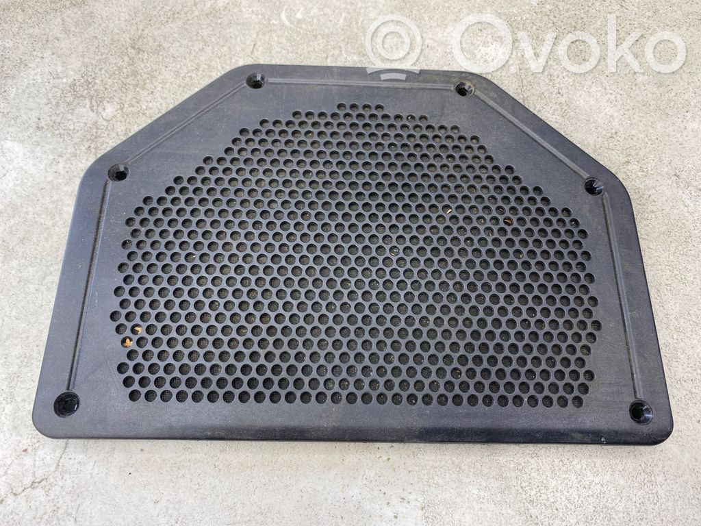 BMW 3 E90 E91 Subwoofera reste/apdare 