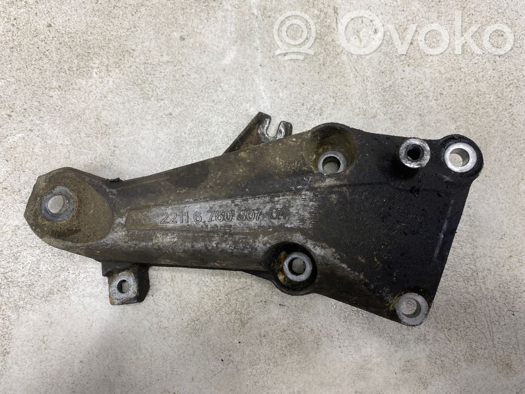 Engine mounting bracket   6760307