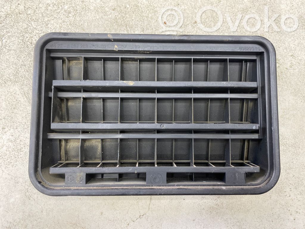 BMW 3 E90 E91 Ventilācijas režģis 