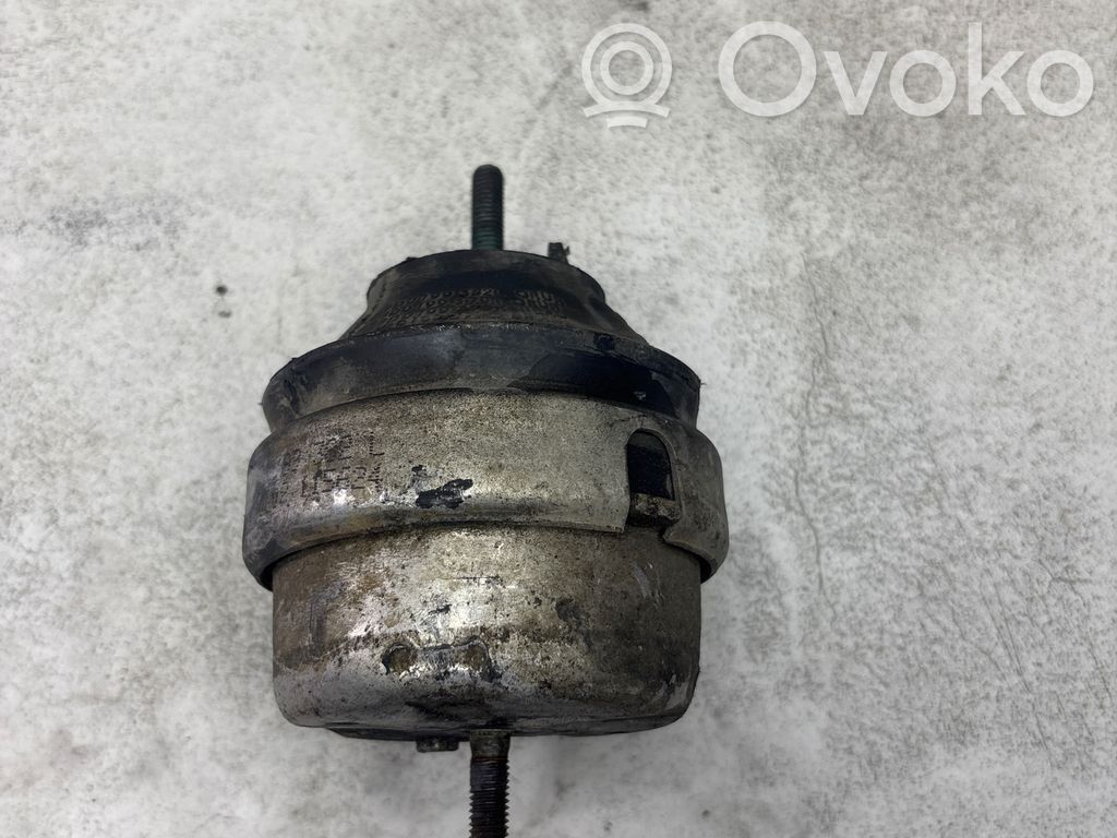 Audi A4 S4 B7 8E 8H Engine mount bracket 